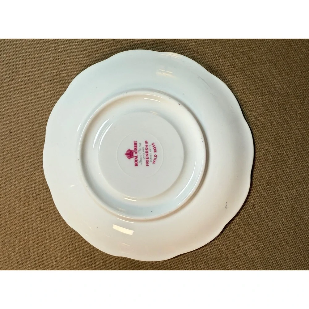 Royal Albert Friendship Series Wild Rose‎ Saucer Bone China Floral Gold Trim